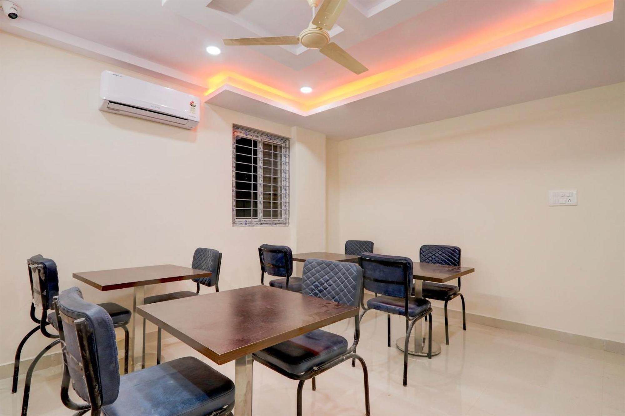 Super Townhouse Nanak Ram Guda Near Waverock Sez Hyderabad Exterior foto